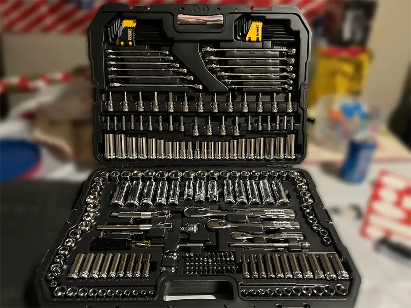 DEWALT-Mechanics-Tools-Kit-and-Socket-Set-Review copy