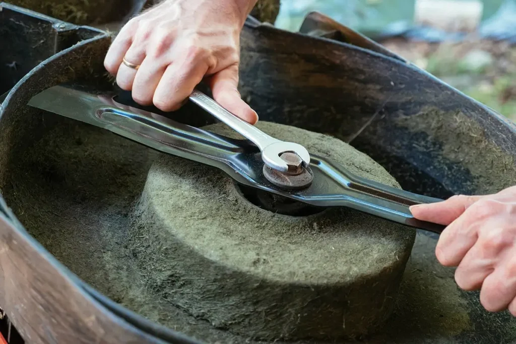 lawn-mower-blade